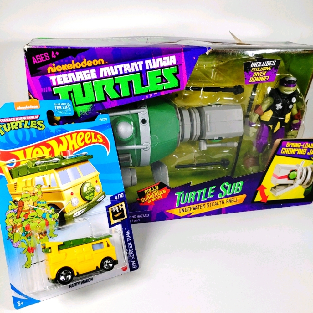 Ninja Turtle Donatello toy + collectors hot wheel